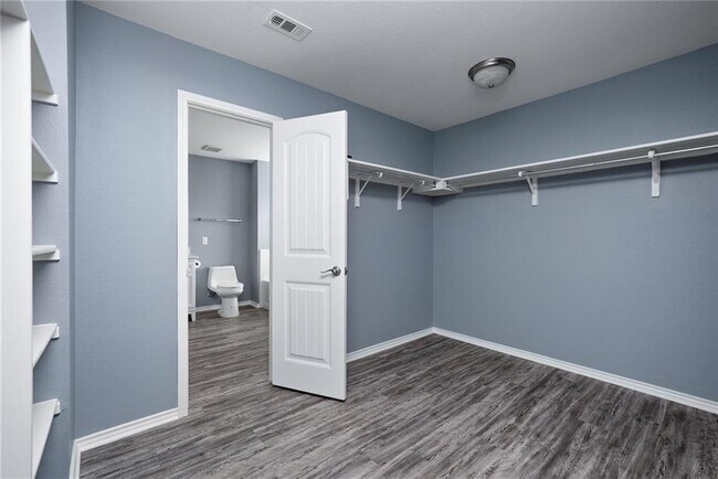 Building Photo - 9104 Edmundsbury Dr