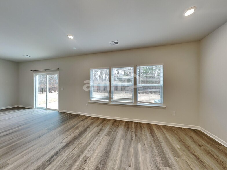 Building Photo - 4001 Zepelin Wy