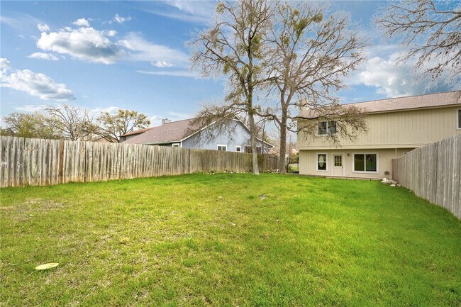 Building Photo - 6102 Parkwood Dr