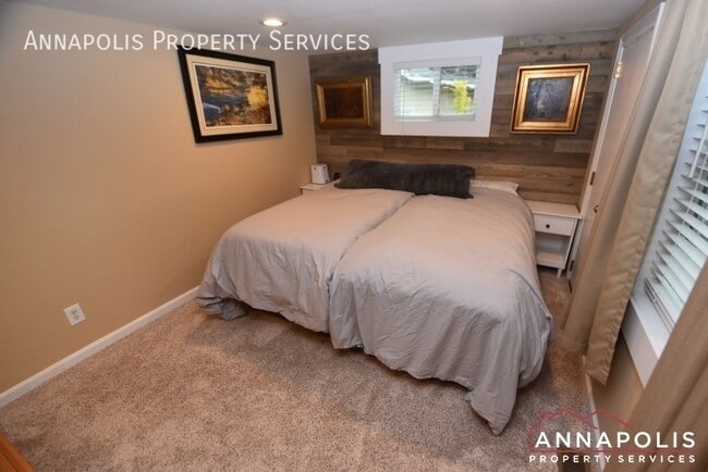 Building Photo - 16 Elm Rd