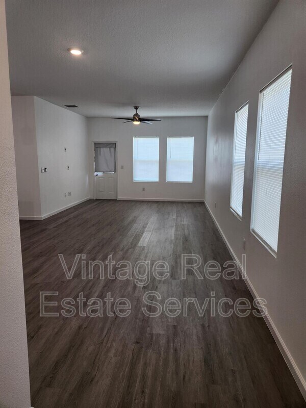 Building Photo - 2340 Harris Hawk Ave