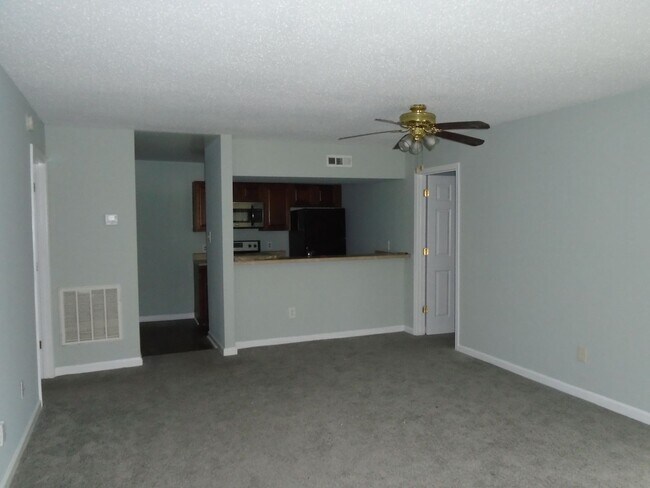 Building Photo - Newpointe Condo