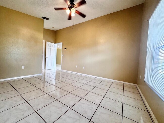 Building Photo - 2619 Spring Hill Dr