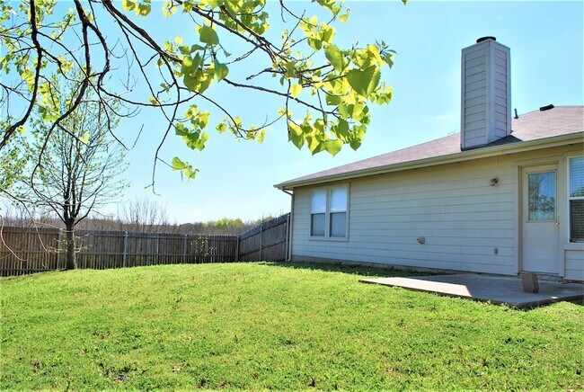 Building Photo - 2200 Lookout Ln