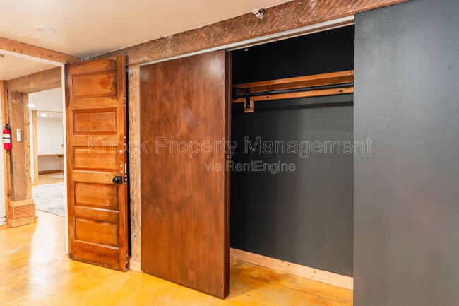 Building Photo - 1815 NW Hoyt St