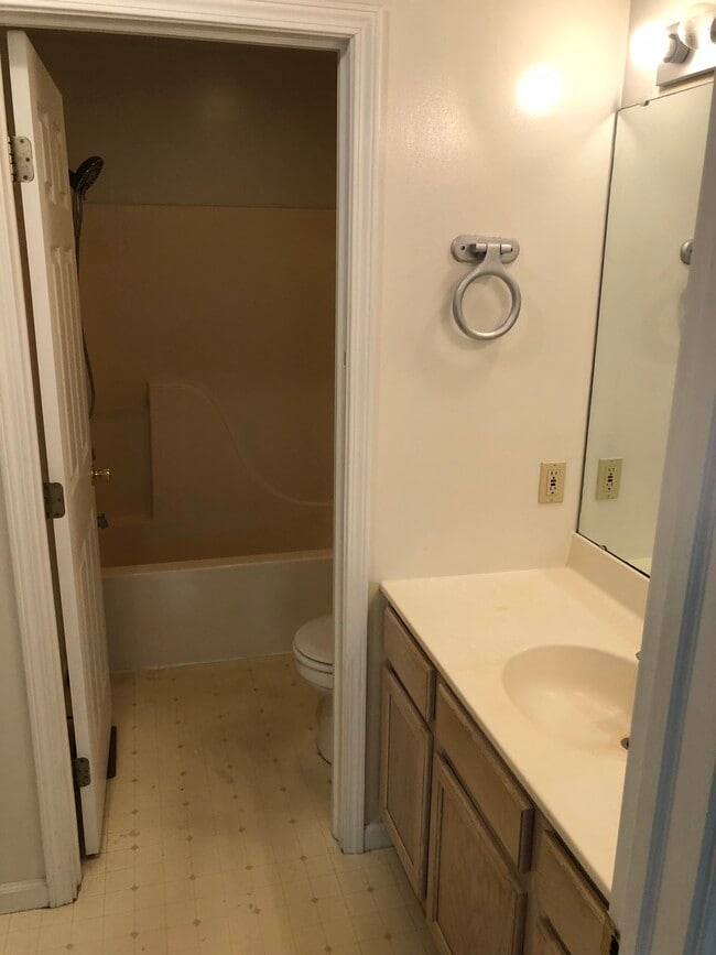 Building Photo - 2811 Horizon Dr