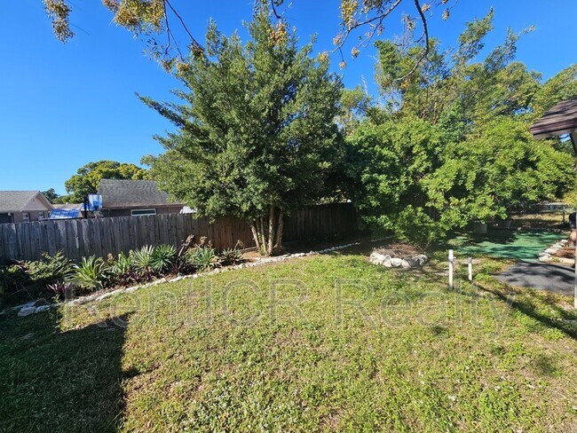 Building Photo - 7734 Candle Dr