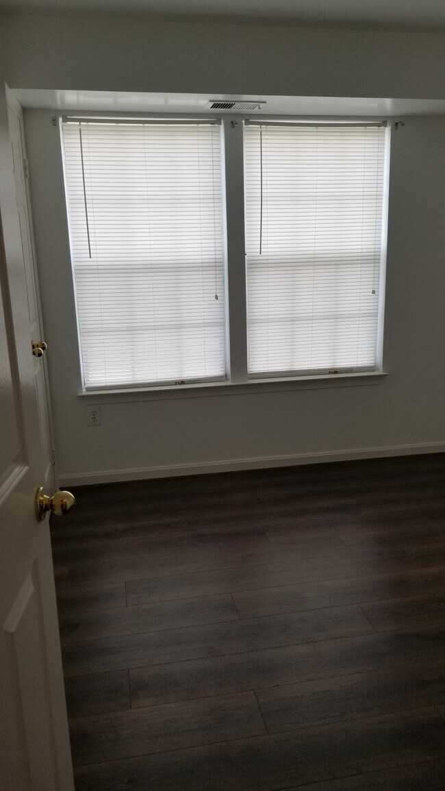 Building Photo - 2040 Alice Ave