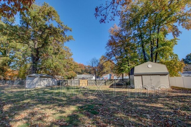 Building Photo - 200 Cynthia Dr