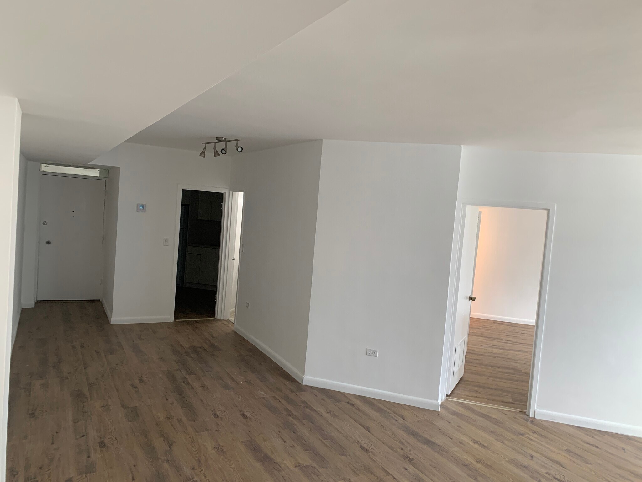 Building Photo - 999 Brickell Bay Dr