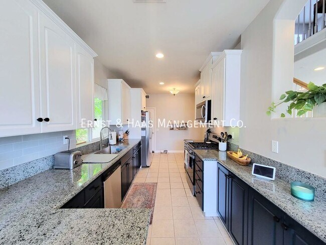 Building Photo - 15616 Firmona Ave