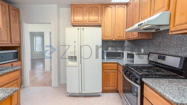 Building Photo - 1578 43rd Ave