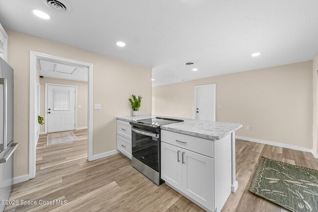 Building Photo - 39 E Azalea Cir