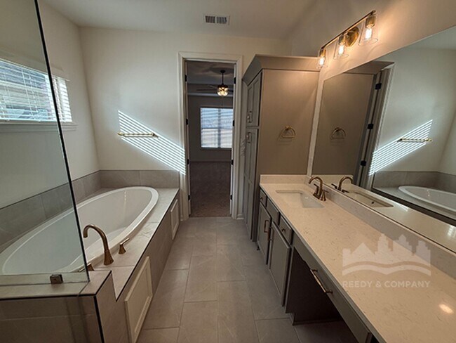 Building Photo - !MOVE-IN SPECIAL: 1/2 OFF FIRST MONTH RENT!! Beautiful NEW BUILD in Cordova!