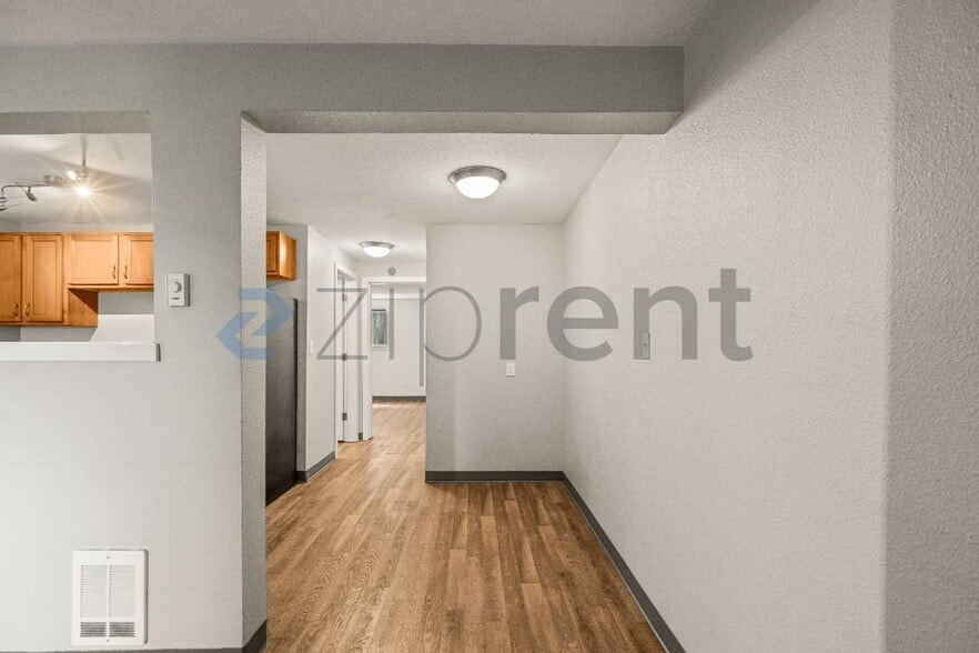 Building Photo - Unit 105