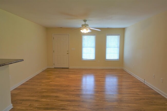 Building Photo - 129 River Oaks Cir