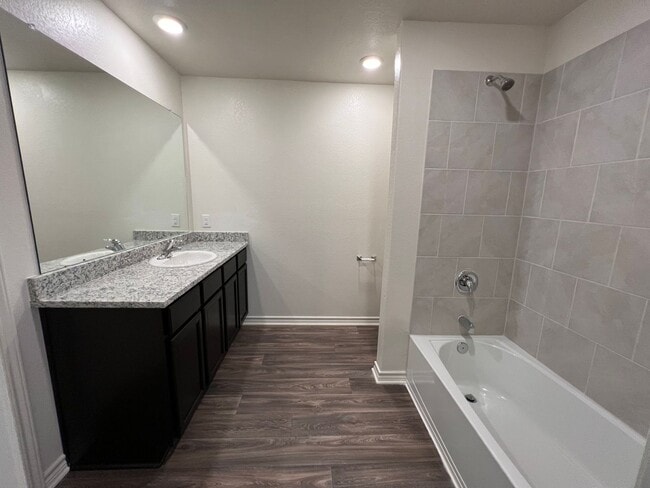 Building Photo - Park House, End Street, 4 bedroom and 2 bathroom home for rent in Jarrell , TX