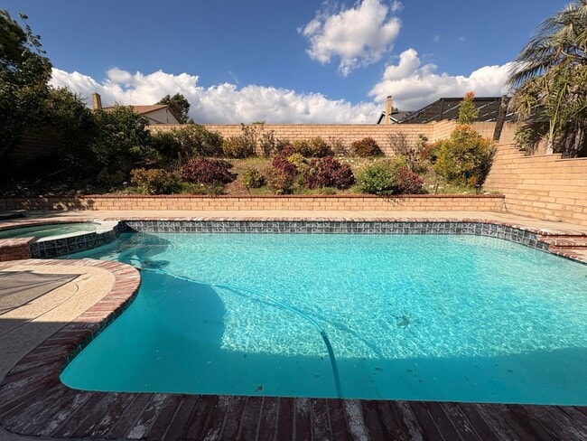 Building Photo - Rancho Cucamonga Gem – Stylish Single-Stor...