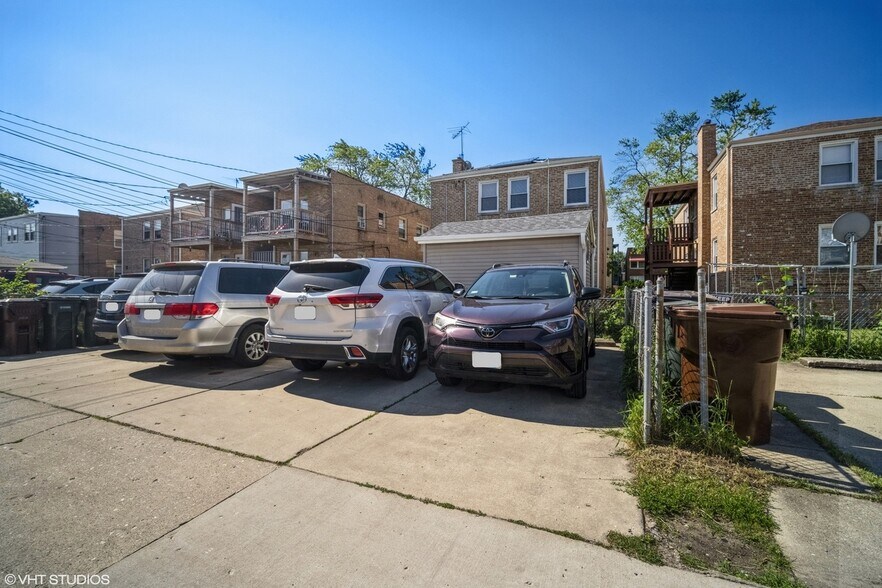 Building Photo - 4914 Louise St