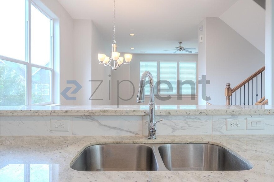 Building Photo - 850 W 20th St