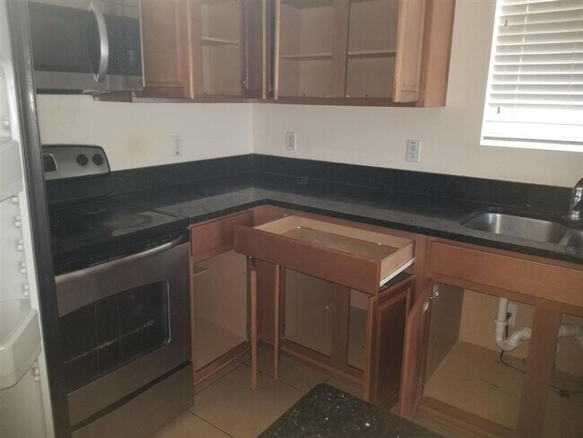 Building Photo - Move in Ready Home in Great Location