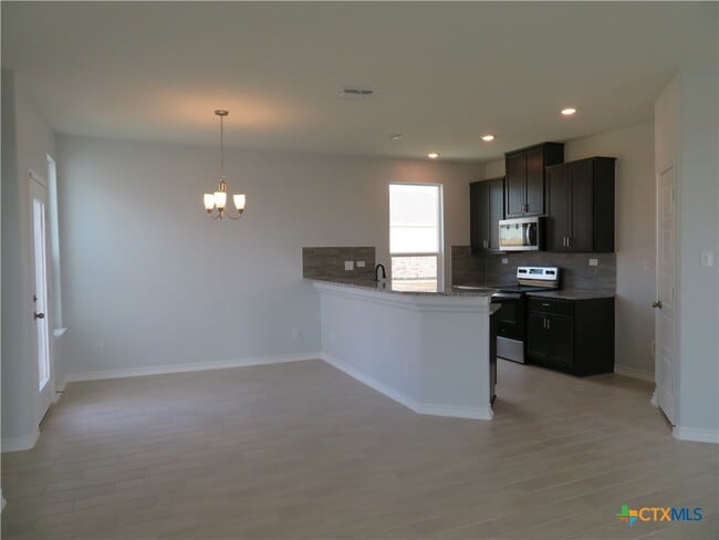 Building Photo - 352 Blacktail Dr