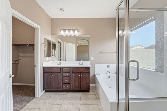 Building Photo - Ironwood Crossing Gem! 3 Bed + Den, Open Layout & Resort Amenities