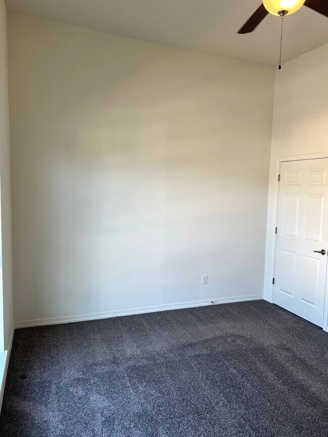 Building Photo - Evergreen Multiplex