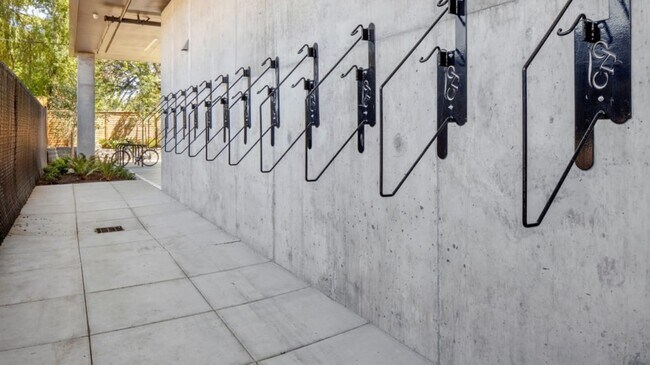 Building Photo - 4030 N Williams Ave