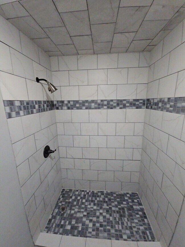 Building Photo - 19415 Southaven Dr