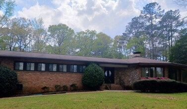 Building Photo - Charming 4BR/2.5BA Retreat on 2 Acres-Available Now!
