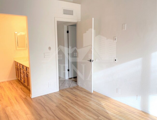 Building Photo - 5093 W Whitten St