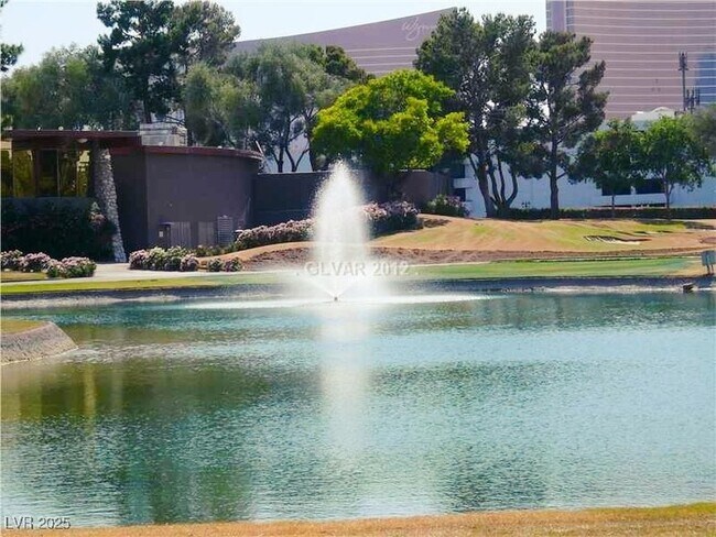 Building Photo - 2963 Pinehurst Dr