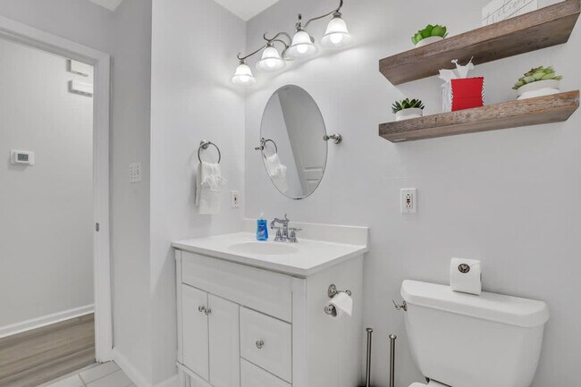 Building Photo - 402 Symons St