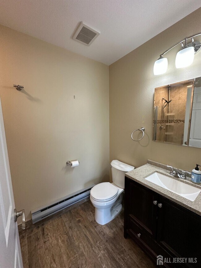 Building Photo - 570 Westport Ln
