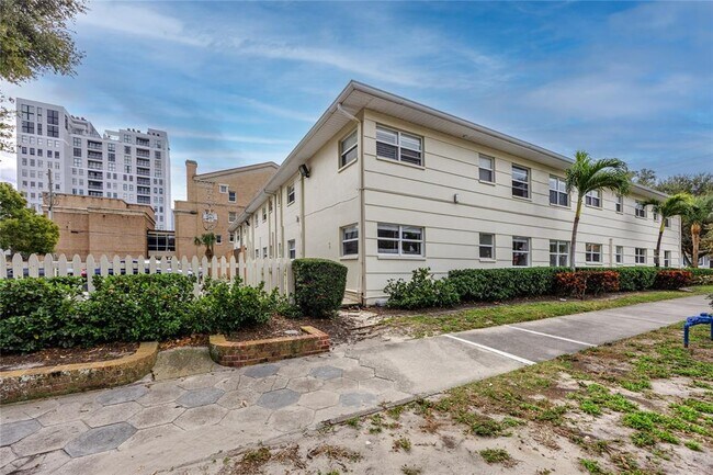 Building Photo - 555 3rd St N