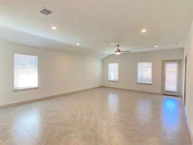 Building Photo - 3306 Silverton Dr