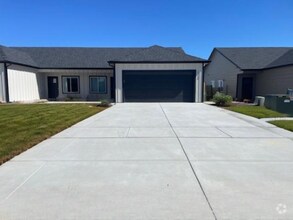 Building Photo - 9376/78 E Wassall