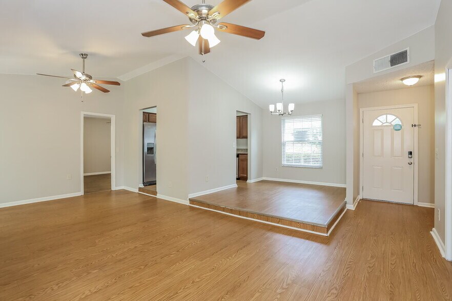 Building Photo - 3709 Foxcroft Rd