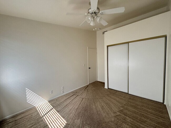 Building Photo - (APPLICATIONS PENDING) West Palmdale Townhouse