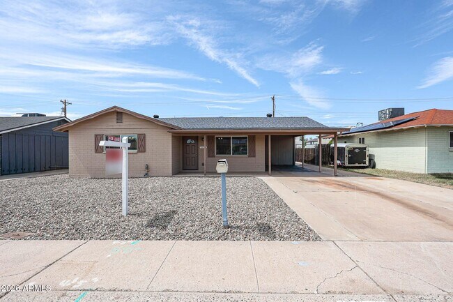 Building Photo - 7014 N 77th Ave