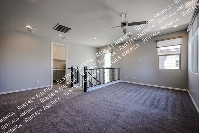 Building Photo - 3090 S Jasmine Dr