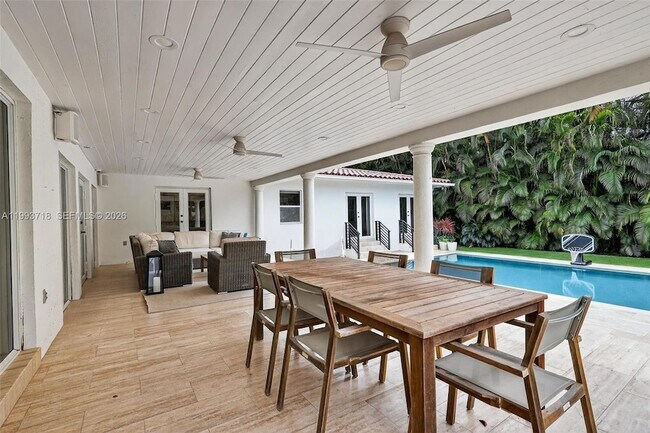 Building Photo - 3258 Riviera Dr