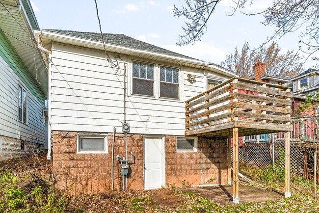 Building Photo - 5724 W 8th St