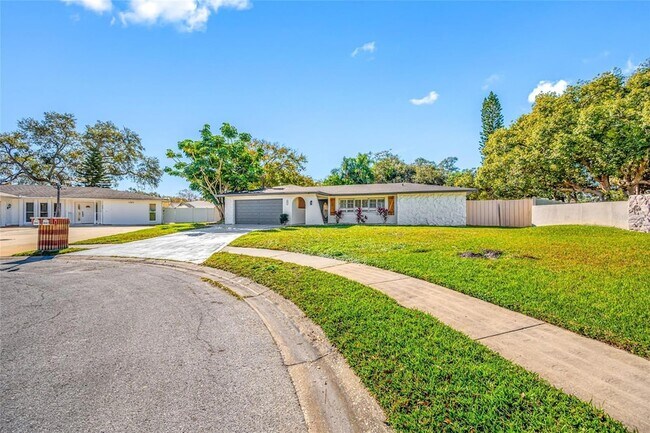 Building Photo - 1932 Oro Ct