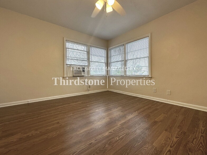 Building Photo - 2659 College St