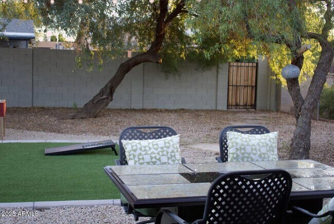 Building Photo - 1261 W La Jolla Dr