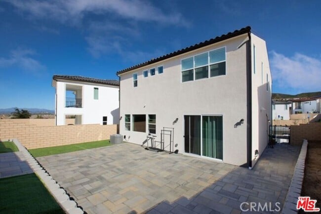 Building Photo - 19278 Blackthorn Dr