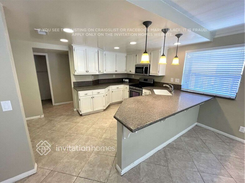 Building Photo - 39907 Wild Canary Ln