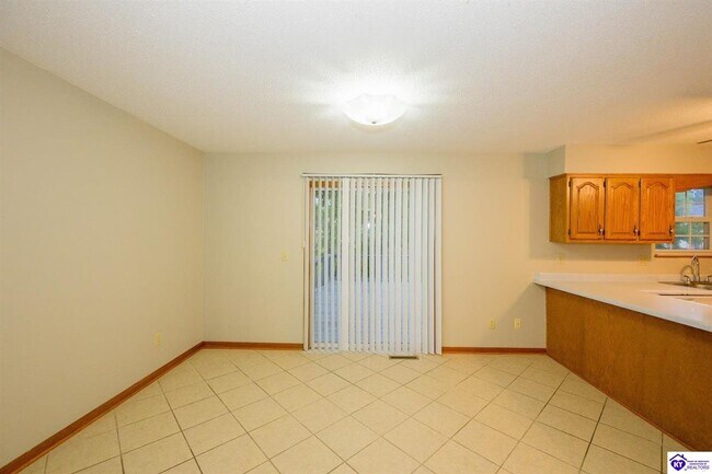 Building Photo - 2001 Oak Meadow Dr